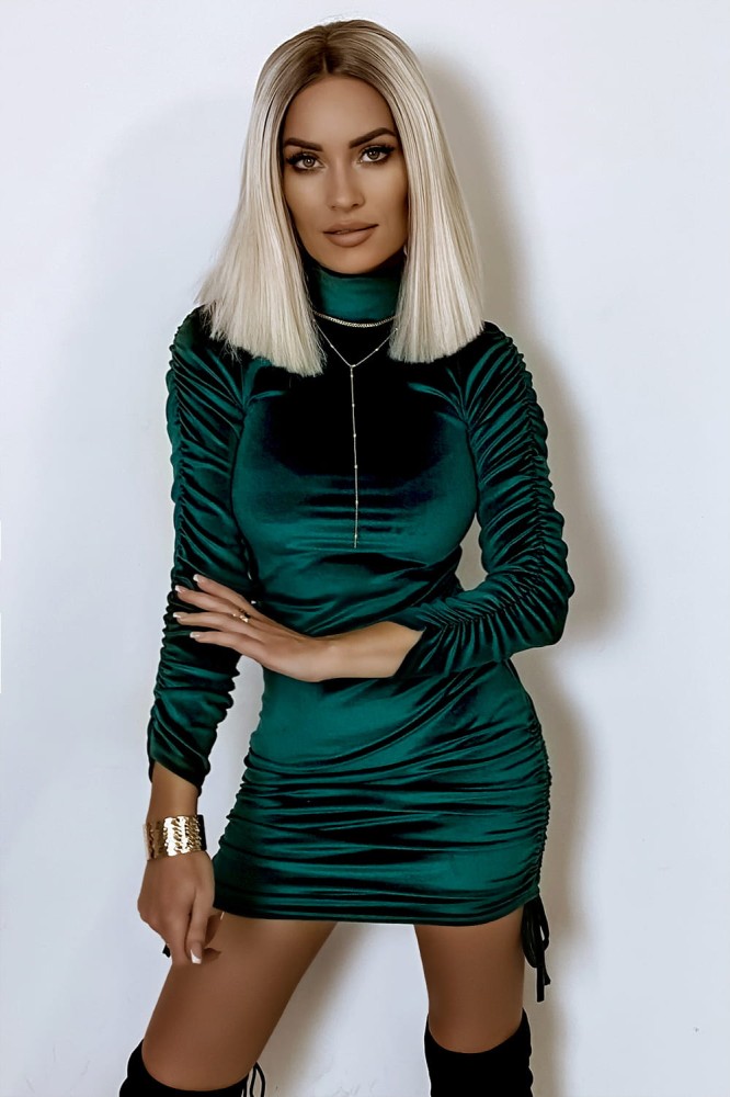 Sukienka z modnym marszczeniem z efektem shine zielona EMERALD