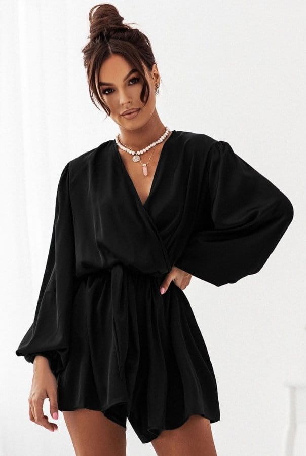 Czarny kombinezon KOMBINEZON ANAMIS dekoltem typu V-neck i efektownymi, bufiastymi rękawami