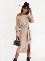 Elegancka Sukienka Prążkowana z Rozcięciem - Uniwersalna i Stylowa