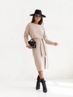 Elegancka Sukienka Prążkowana z Rozcięciem - Uniwersalna i Stylowa