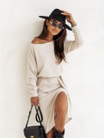 Elegancka Sukienka Prążkowana z Rozcięciem - Uniwersalna i Stylowa